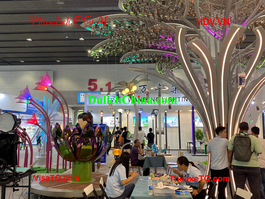 Phiên dịch tiếng Trung-Việt thương mại tại hội chợ triển lãm Bắc Kinh.